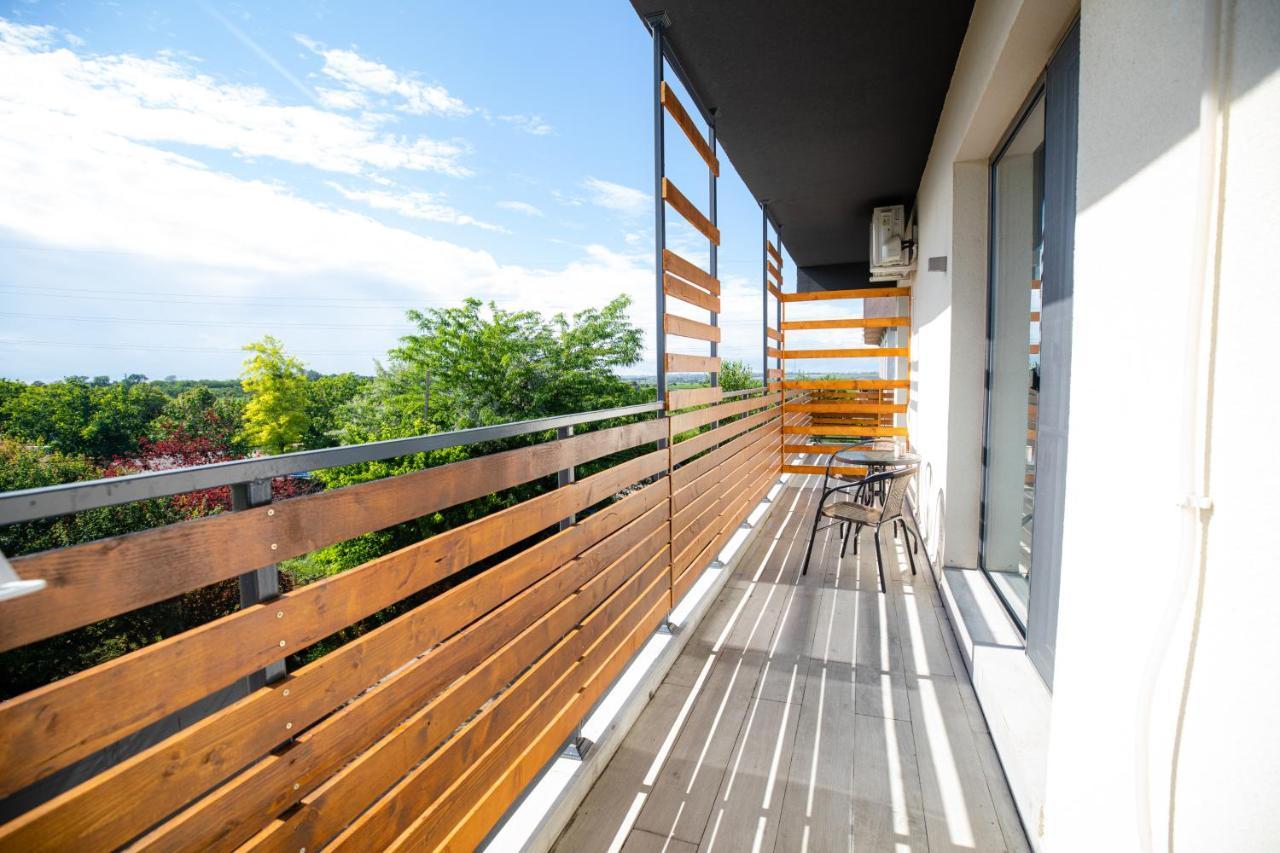 Mika Studios เอโฟริเอนอร์ด ภายนอก รูปภาพ